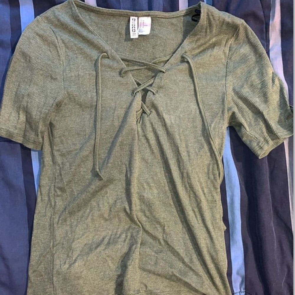 h&m olive green t-shirt with ties in front